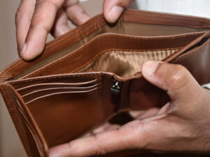 Minimalist men's zippered wallet for a modern lifestyle