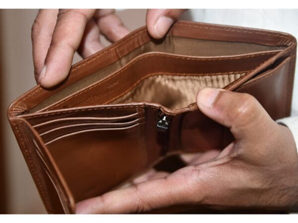 Minimalist Zippered Wallet for Men – Streamlined Carry Minimalist men's zippered wallet for a modern lifestyle