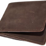Slim wallet for men, ideal for organizing cards and cash in a compact profile