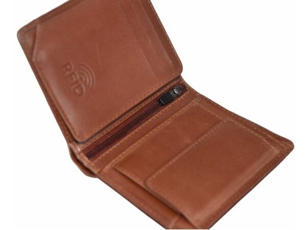 Small Zippered Wallet for Men – Secure Everyday Carry Small zippered wallet for men offering secure storage