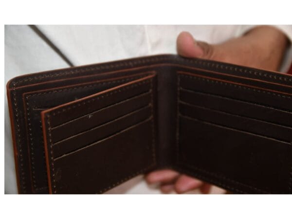 Stylish Vintage Wallet – Ideal for Gifting stylish vintage wallet accessory for gifting