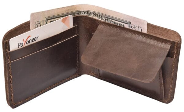 Luxury Brown Leather Bifold – Vegetable-Tanned Full-Grain Luxury brown leather bifold wallet with card slots
